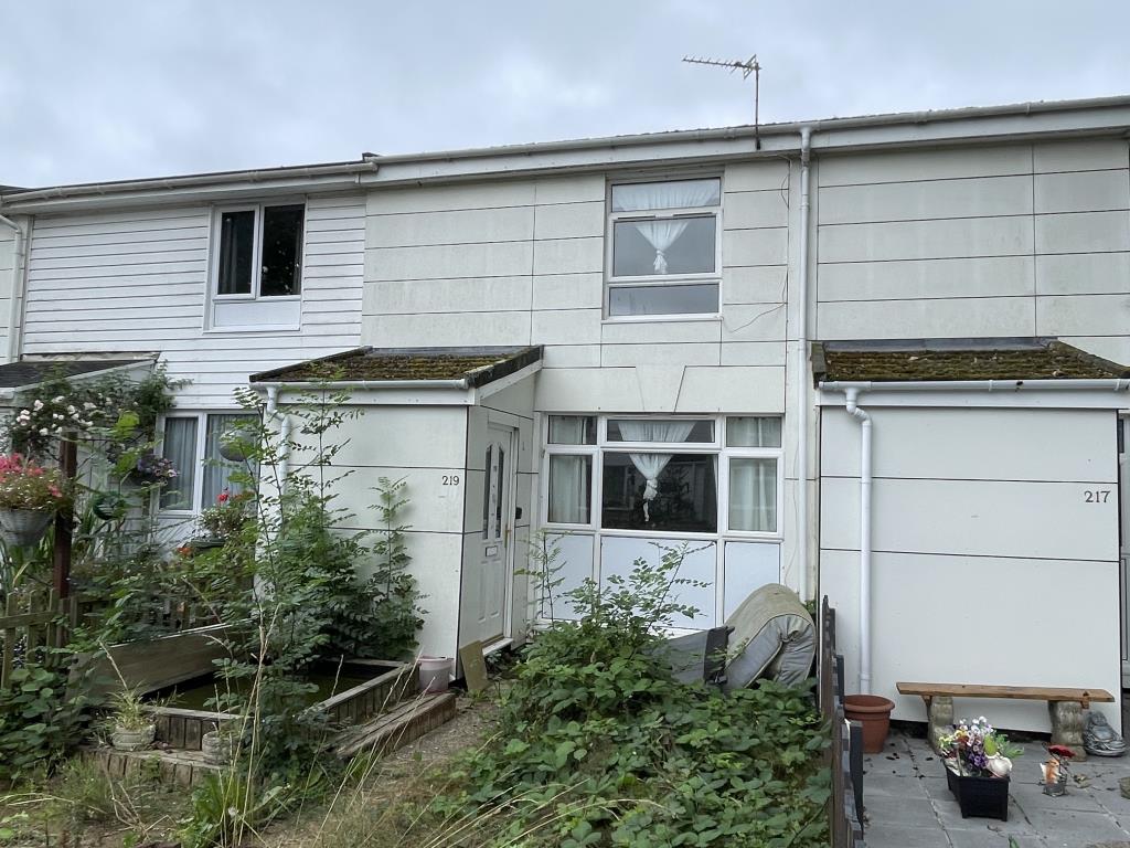 Lot: 167 - HOUSE FOR IMPROVEMENT - View of house in need of improvement